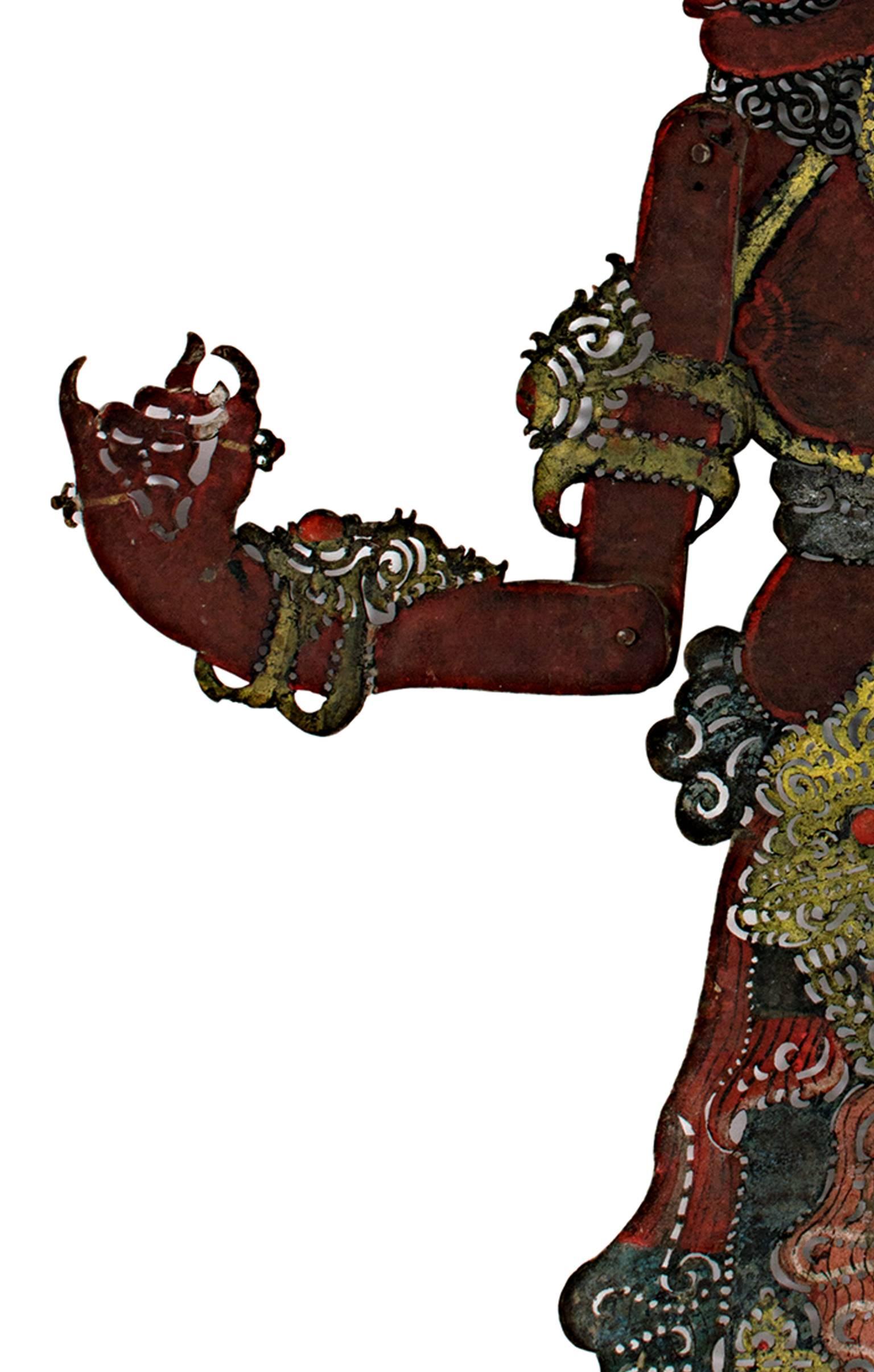 Marioneta del siglo XIX figura demonio rojo oro ornamentado mitológico indonesio - Figurative Sculpture Negro de Unknown
