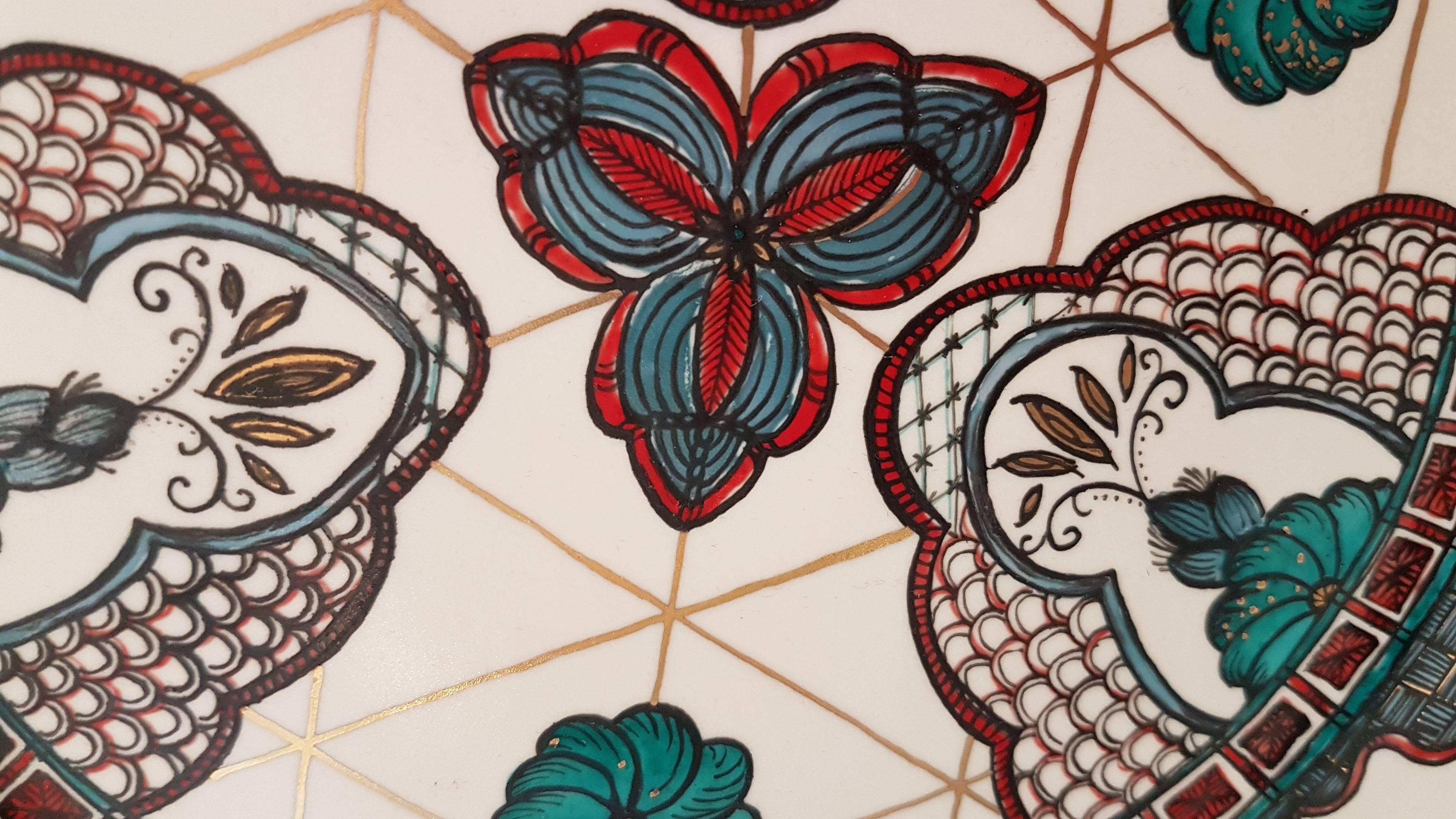 Plato decorativo de porcelana I - Sculpture Contemporáneo de Melanie Sherman