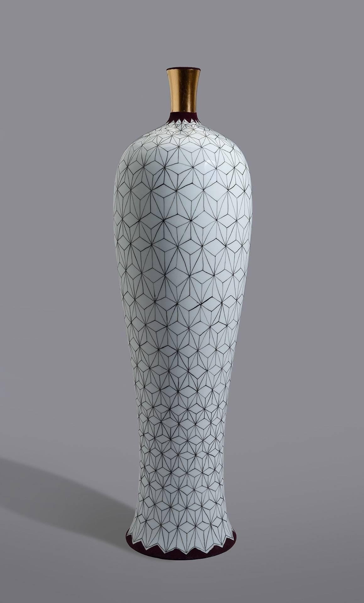 Vase mit „Stern“-Muster – Art von Melanie Sherman
