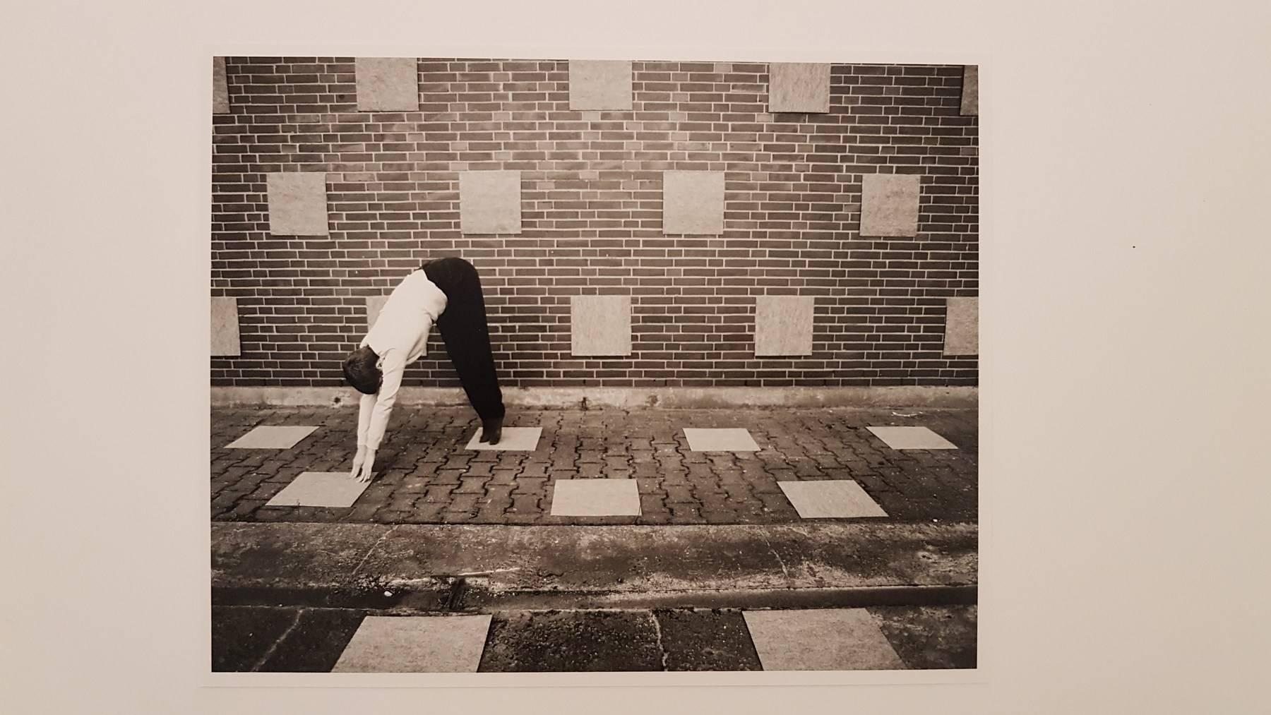 Without Title (floor, wall, tiles, the artist) - Photograph by Johanna Jaeger