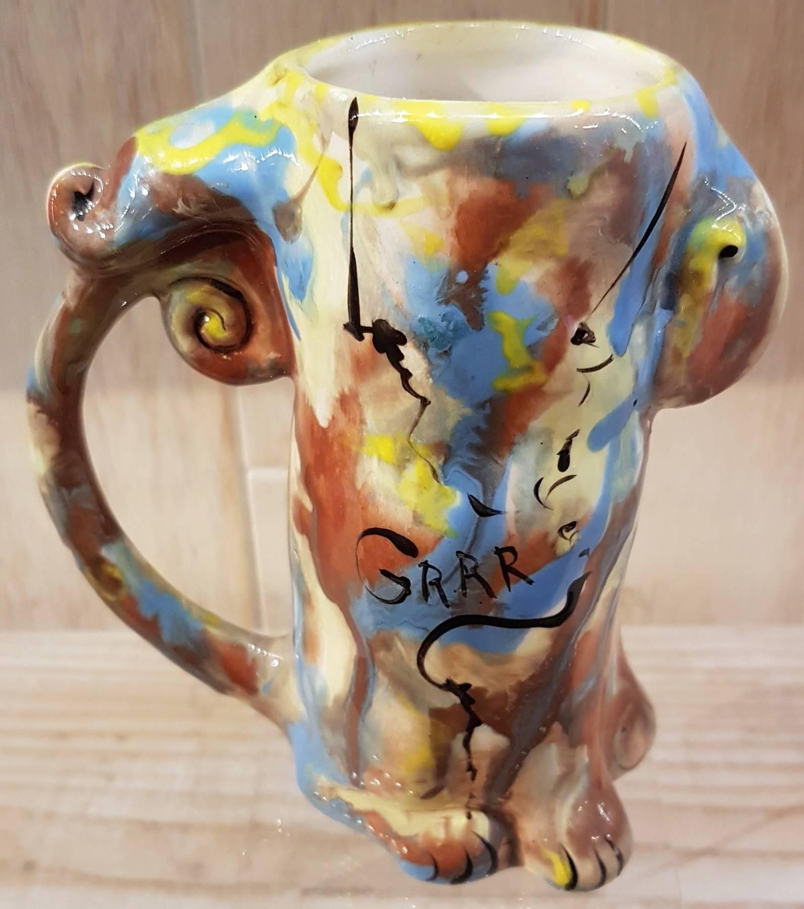 Taza - Figurative Sculpture Marrón de Jack Earl
