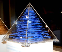 Pyramide bleue, rouge et naturelle