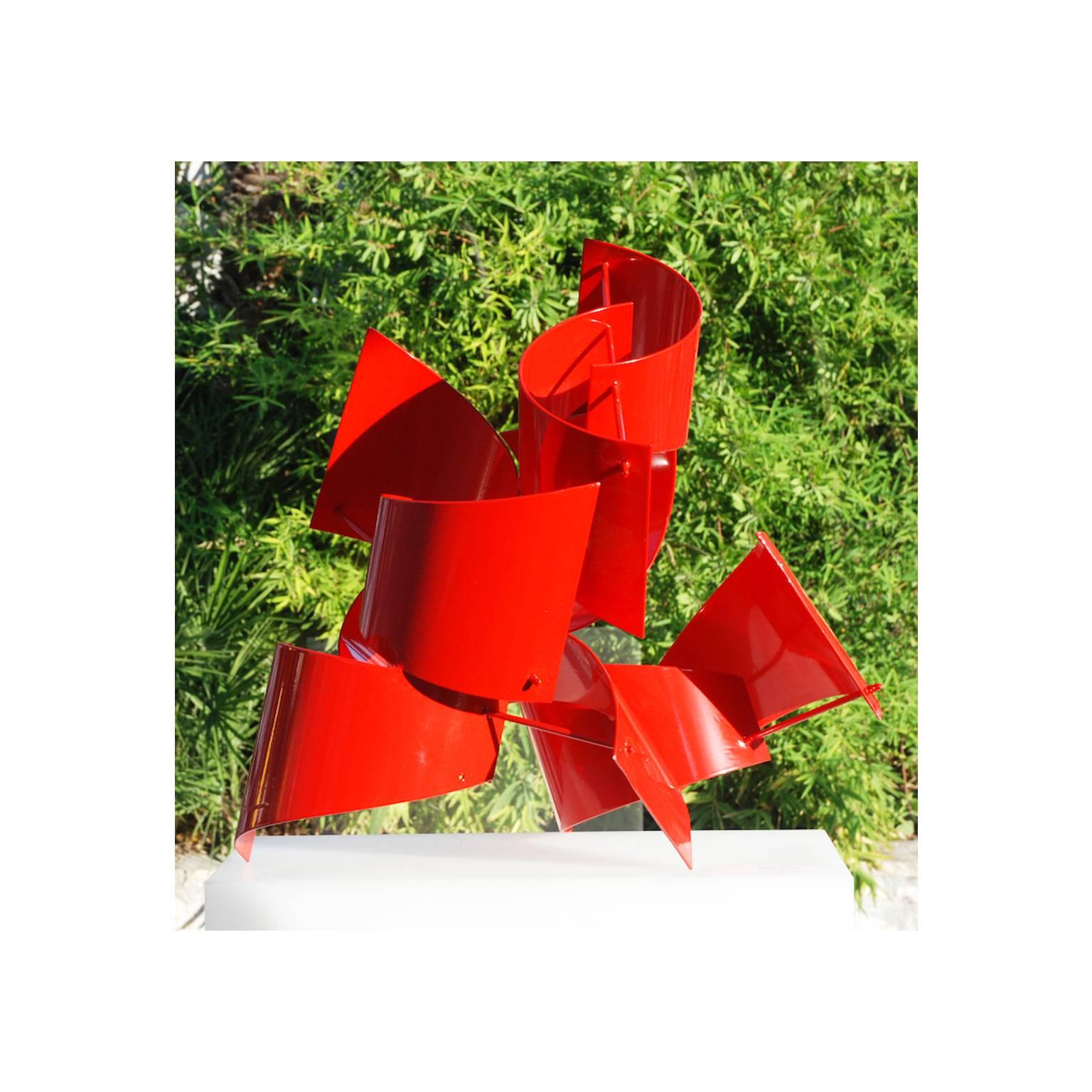 Petite voile rouge - Sculpture by Bernard Abril
