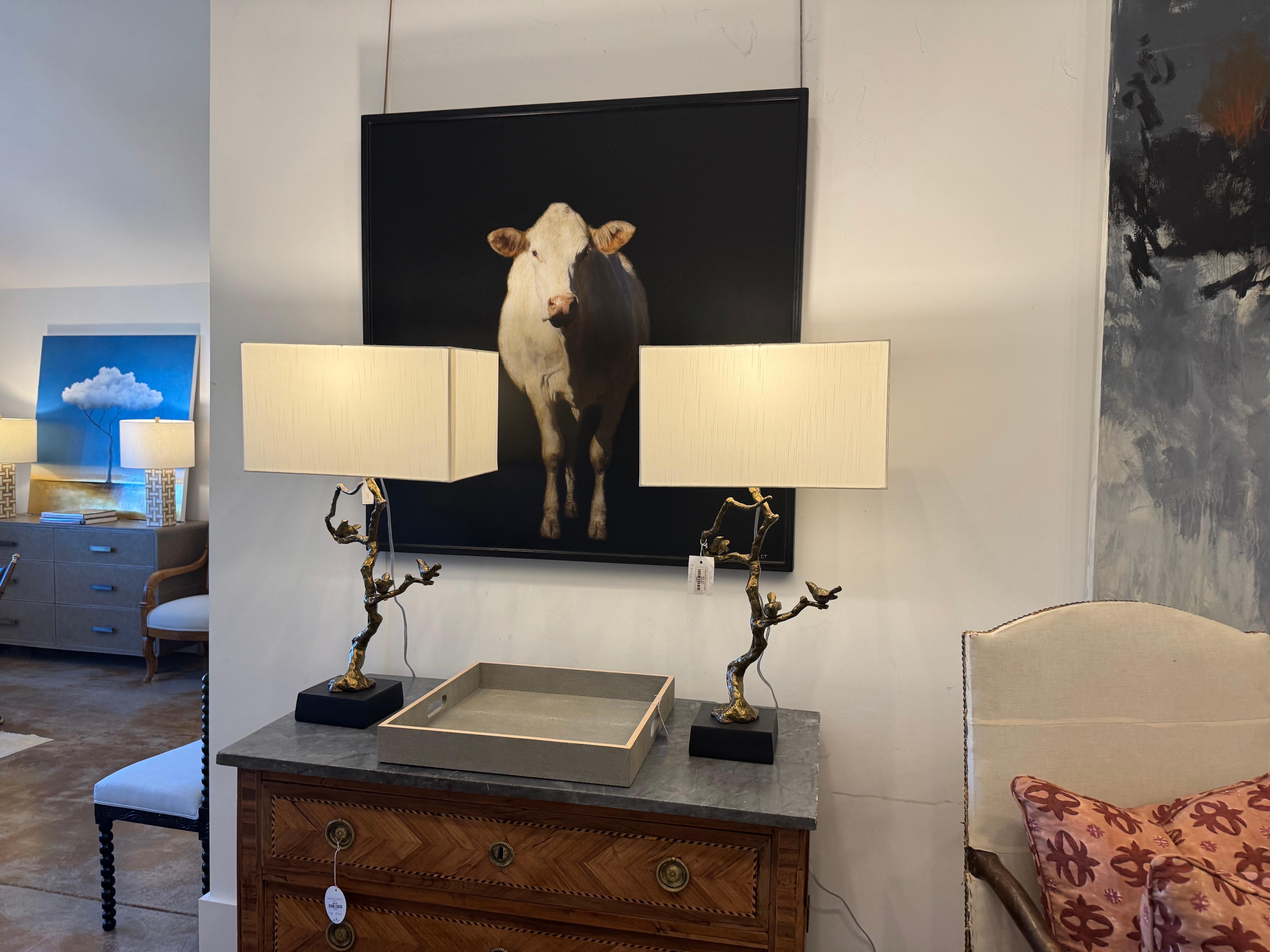 Udderly Irresistible di Dawne Raulet Mucca contemporanea in tecnica mista, Whiting, Black 1