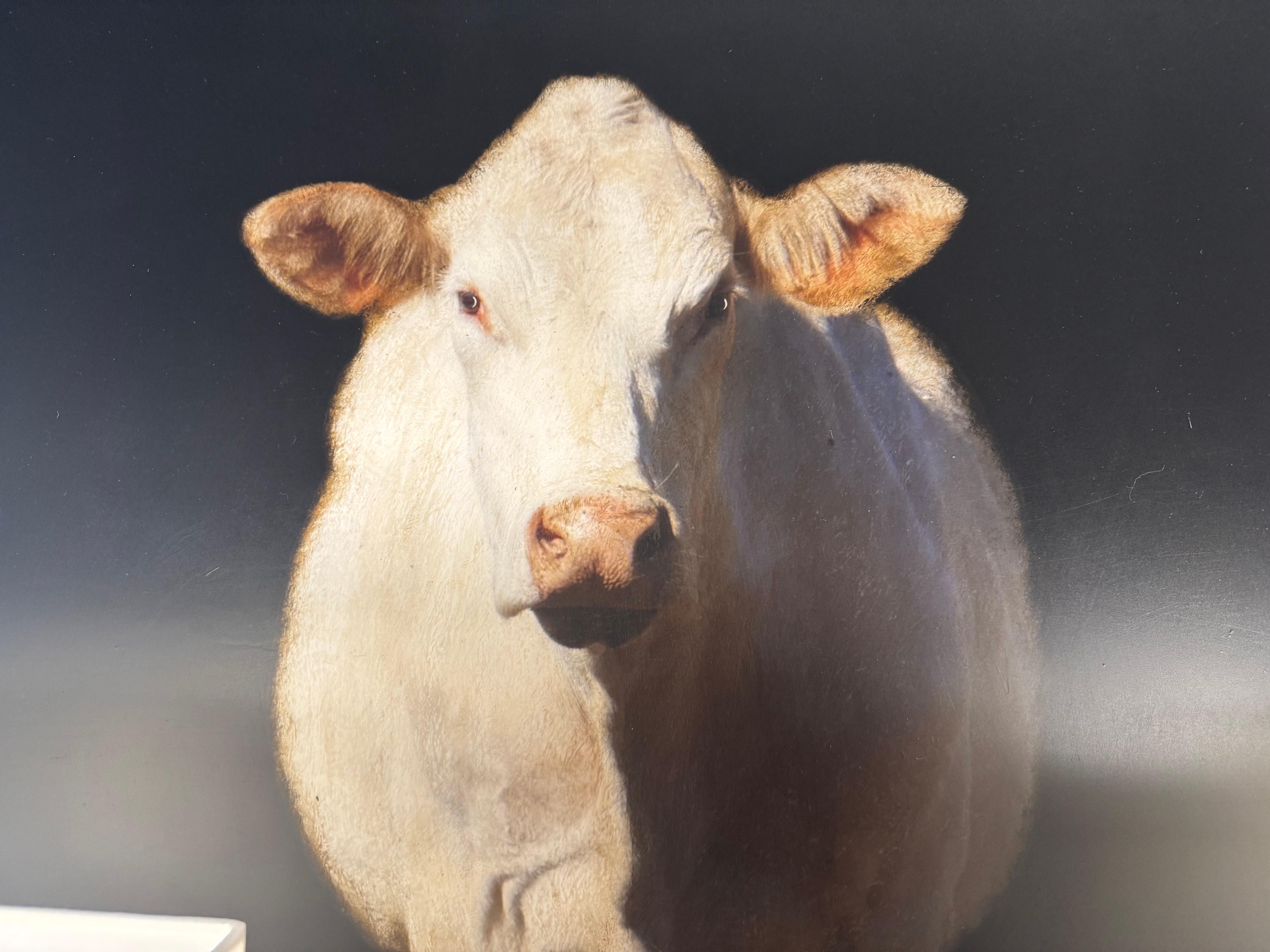 Udderly Irresistible di Dawne Raulet Mucca contemporanea in tecnica mista, Whiting, Black 4