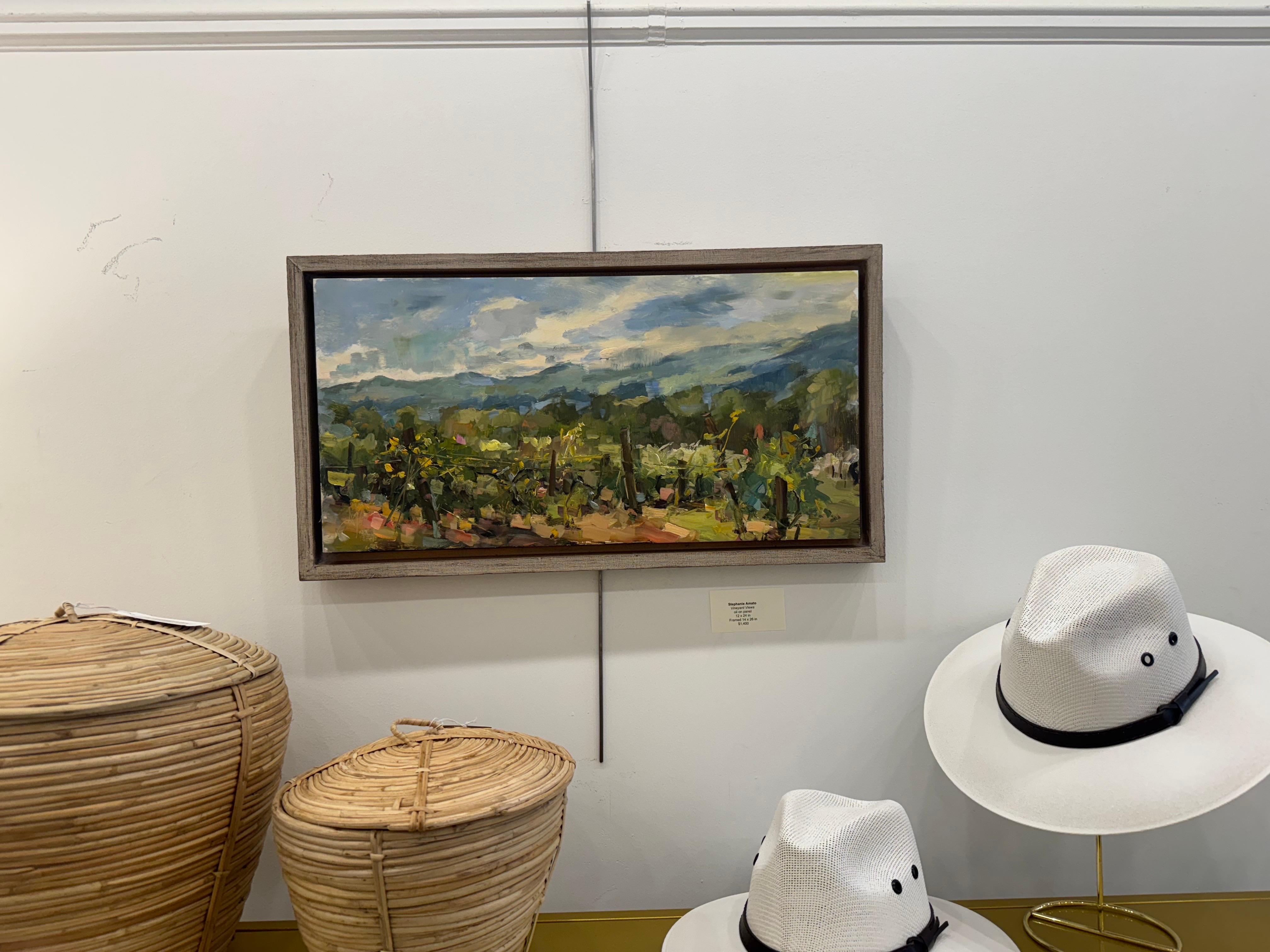 Vistas de viñedos de Stephanie Amato, Pintura al óleo sobre lienzo Viñedos enmarcada en venta 3