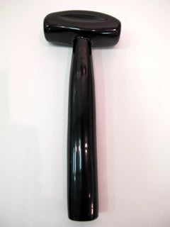 Sledge Hammer by KARTEL - escultura única de mármol tallada a mano -acabado liso
