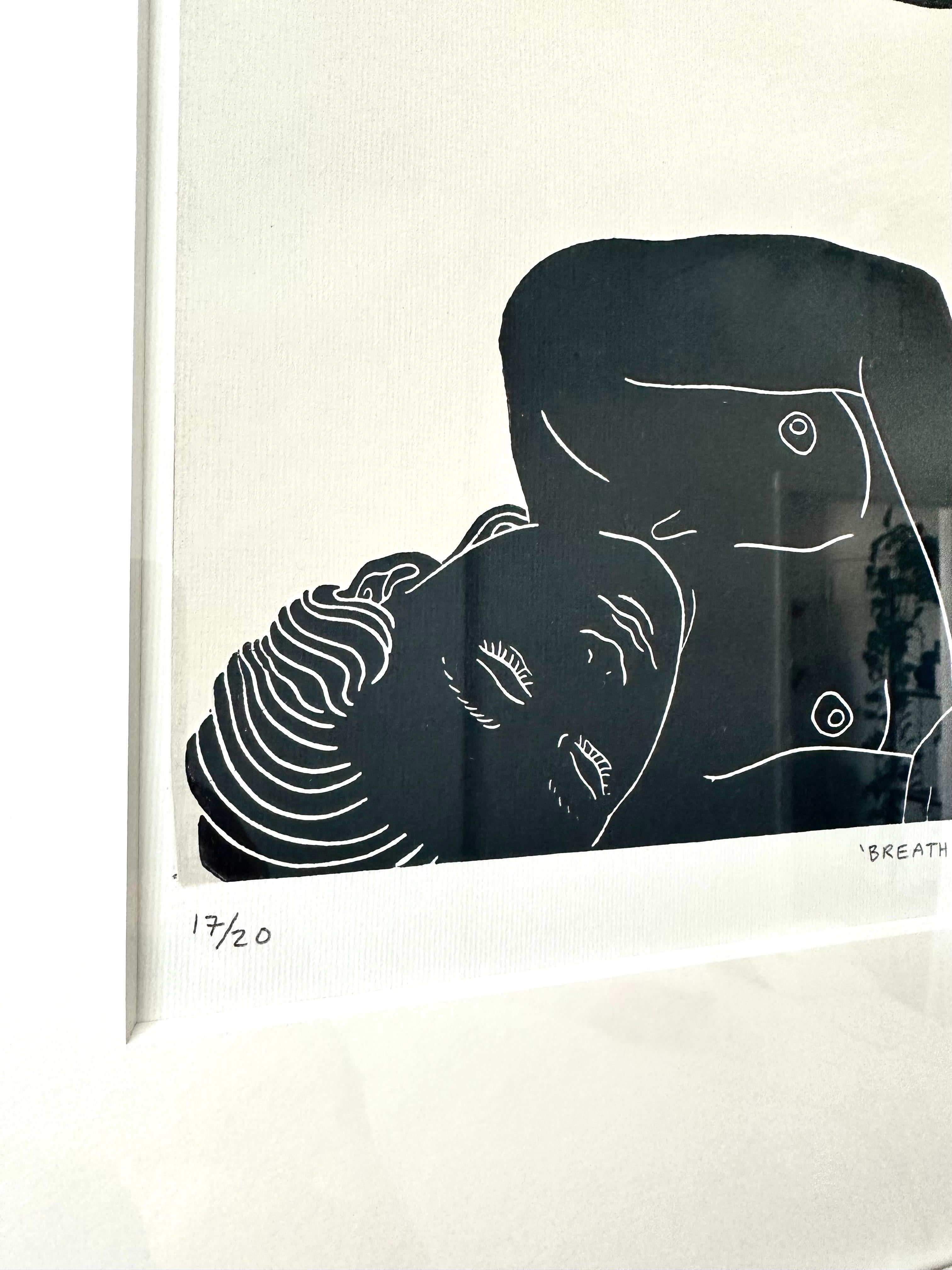 Aliento, Sensual obra de arte figurativa femenina, Impresión original en linograbado, Enmarcado - Figurative Print Negro de Ellen Von Wiegand