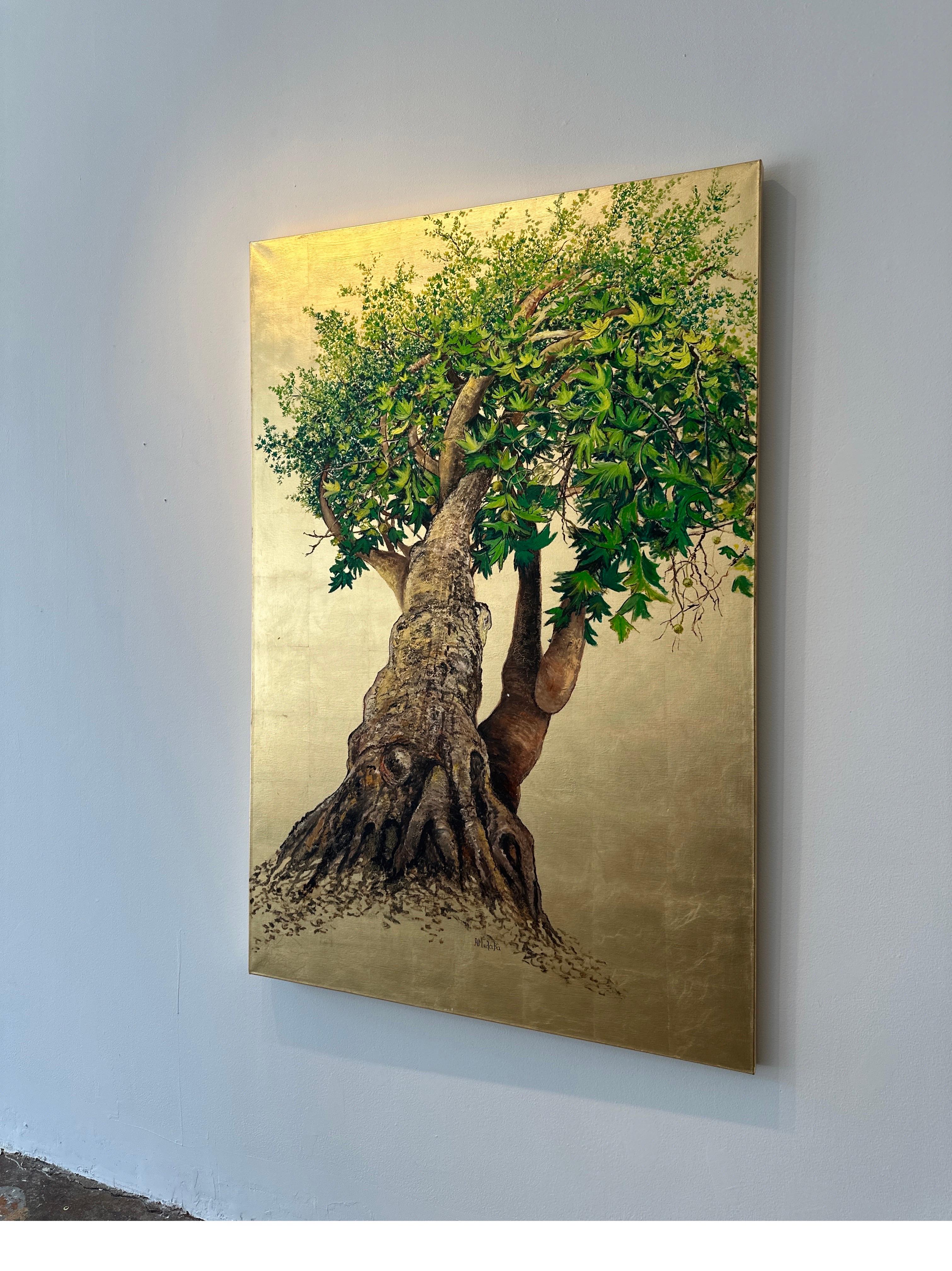 Platanus, el Árbol de la Alegría y la Curación, Pintura al óleo sobre lienzo con pan de oro - Painting Contemporáneo de Anastasia Gklava