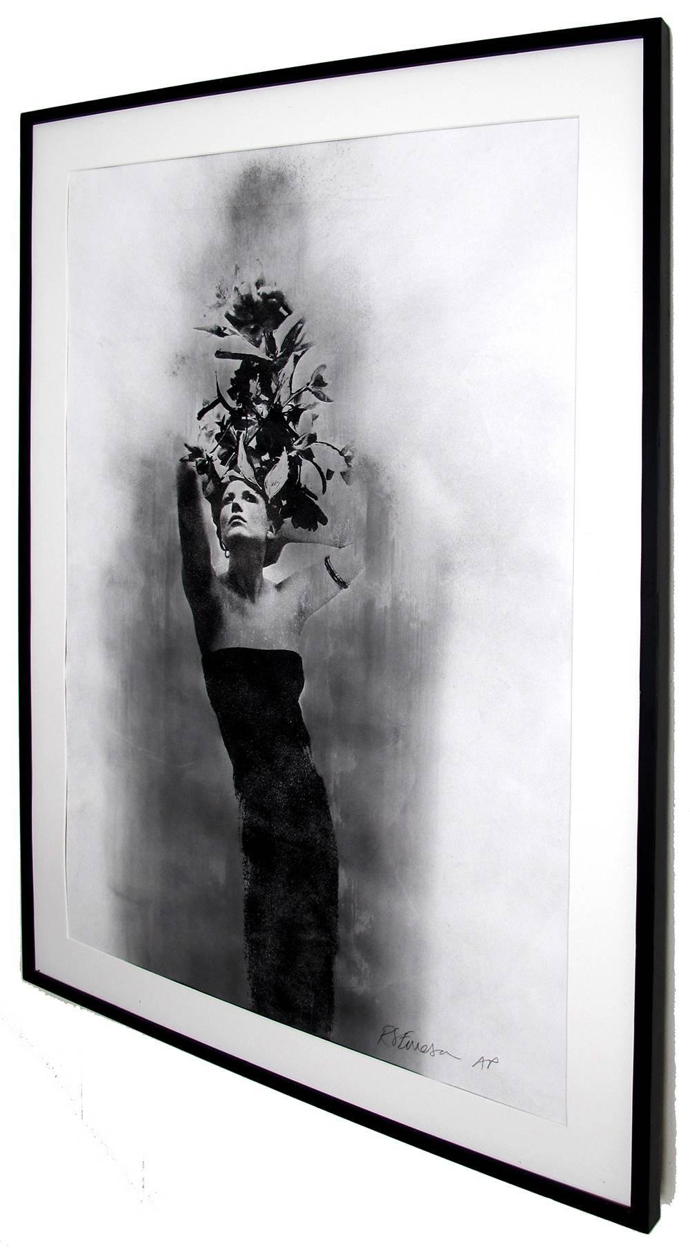 Ele, sérigraphie sur papier de soie technique mixte, portrait de femme - Contemporain Photograph par Rosie Emerson