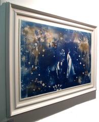 Parade, cianotipia rifinita a mano su carta, con fiori pressati e foglia d'oro