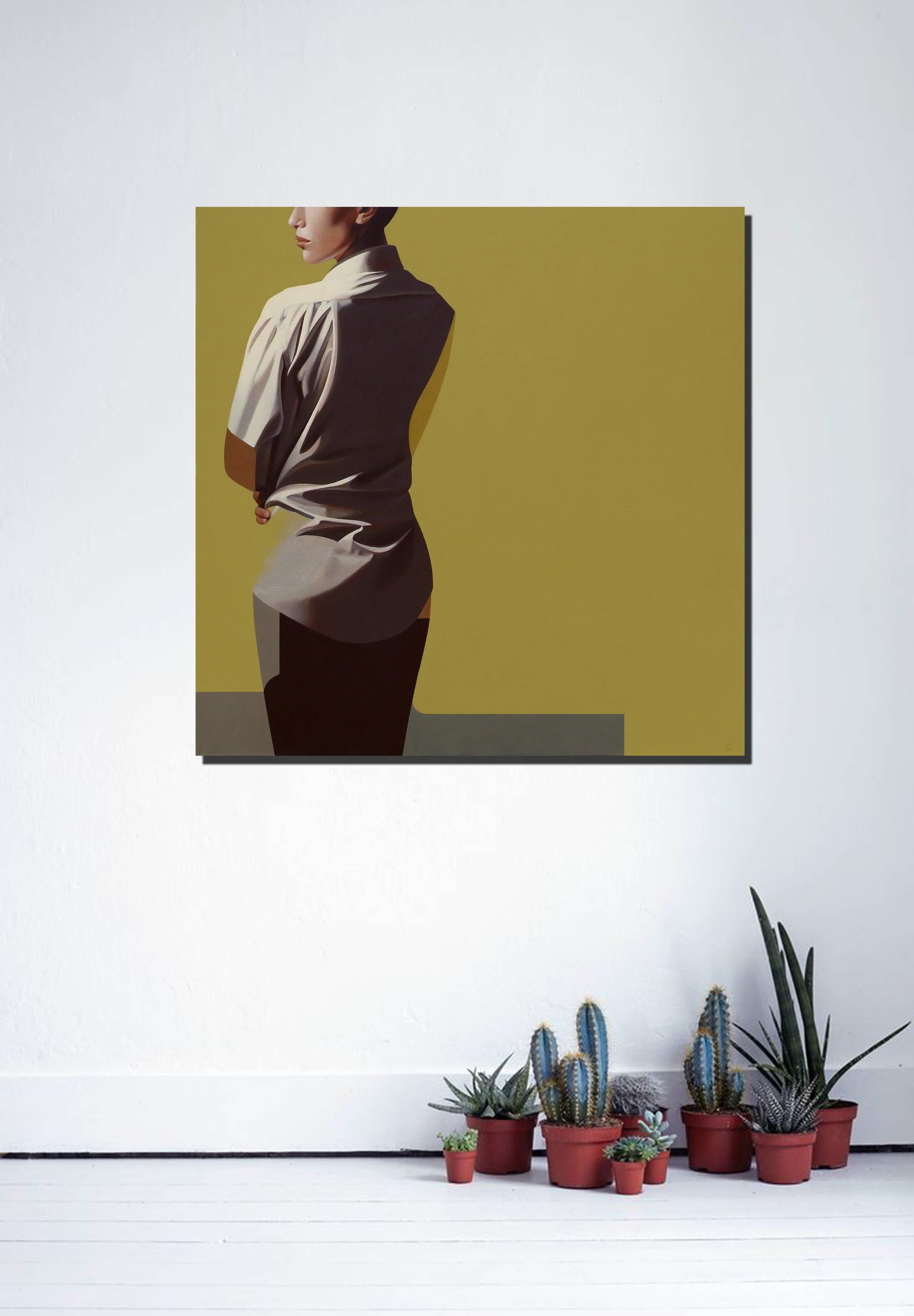 „Intact“, realistisches Gemälde, abstraktes Design, weibliche Figur auf gelbem Hintergrund – Painting von Erin Cone