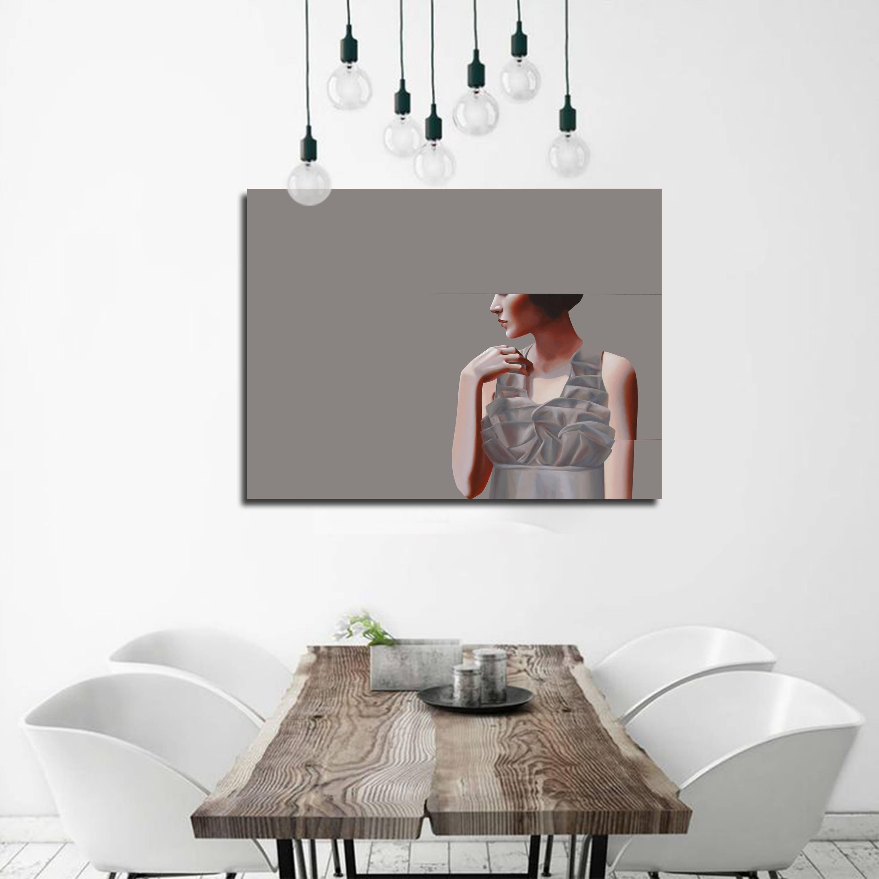 „Distance“, realistisches Gemälde, moderne, elegante weibliche Figur auf silbernem Hintergrund – Painting von Erin Cone