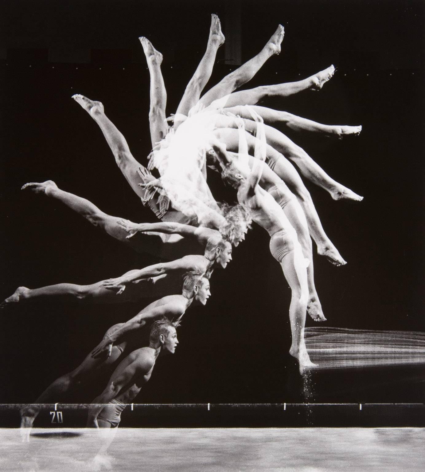 Black and White Photograph Harold Edgerton - Plongeon arrière