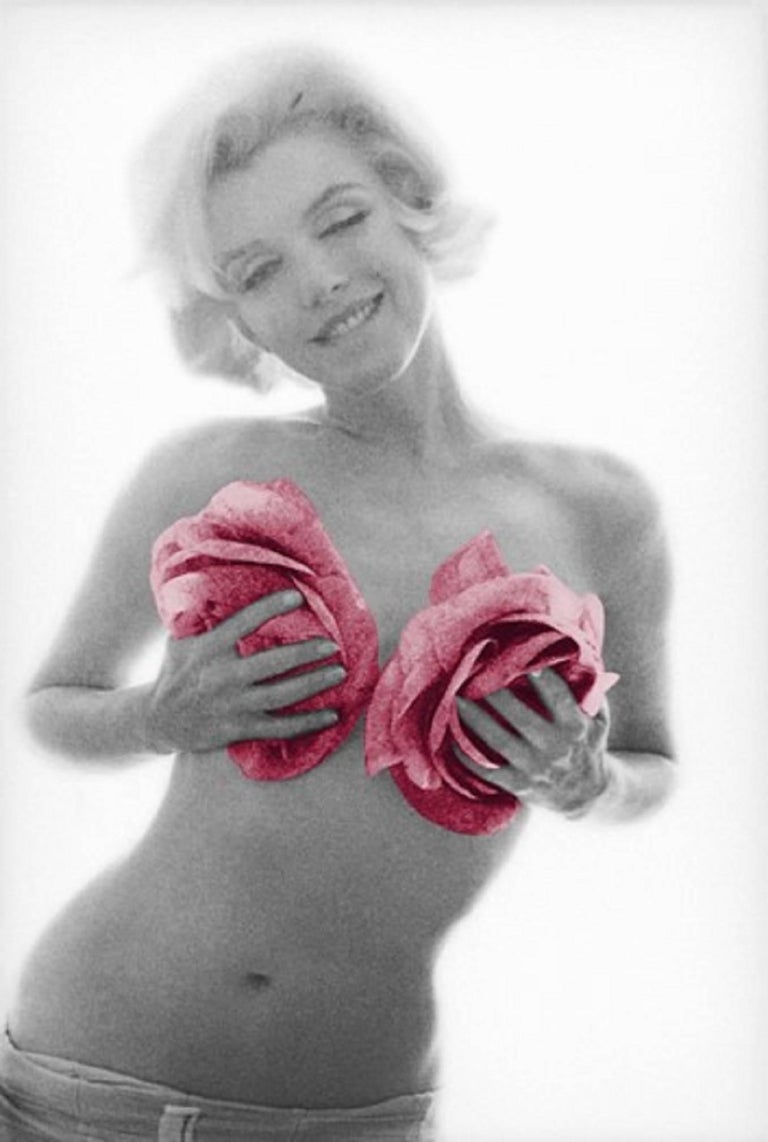 Bert Stern Portrait Photograph - Marilyn Monroe pink roses