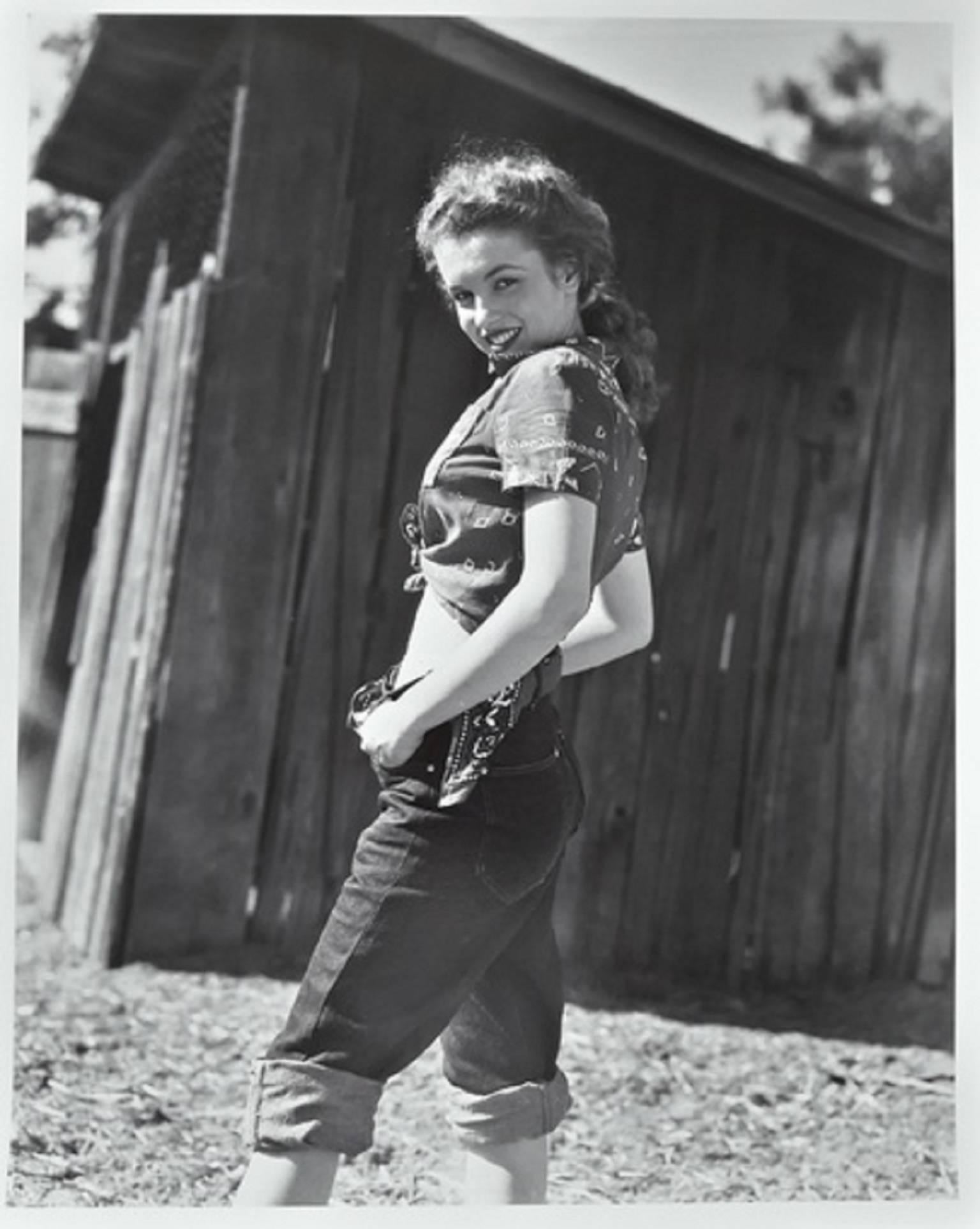 Andre de Dienes Portrait Photograph - Marilyn in Jean (1945)