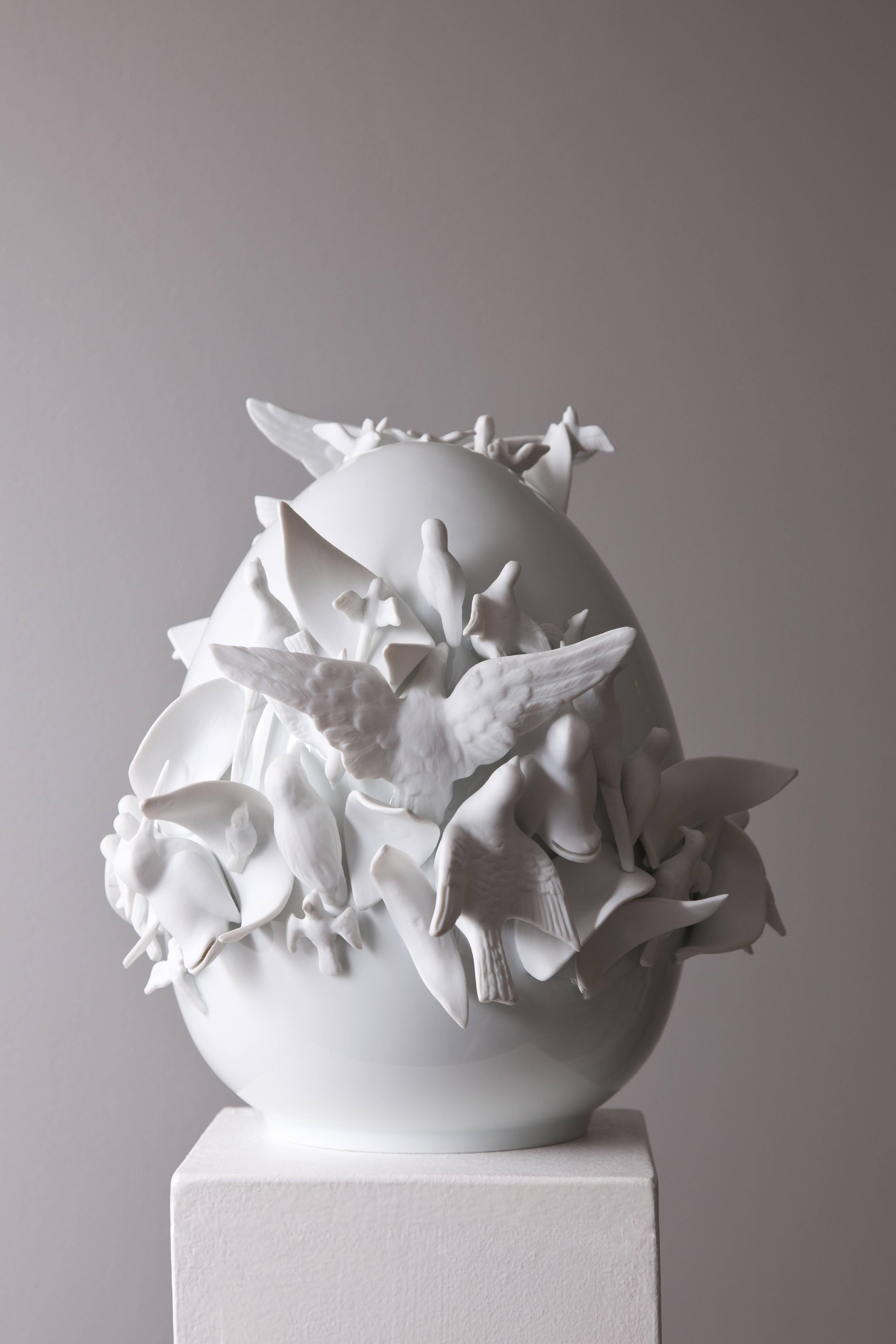 Jungle Egg - Limoges Porcelain, Enamel and Biscuit - Sculpture by Juliette Clovis