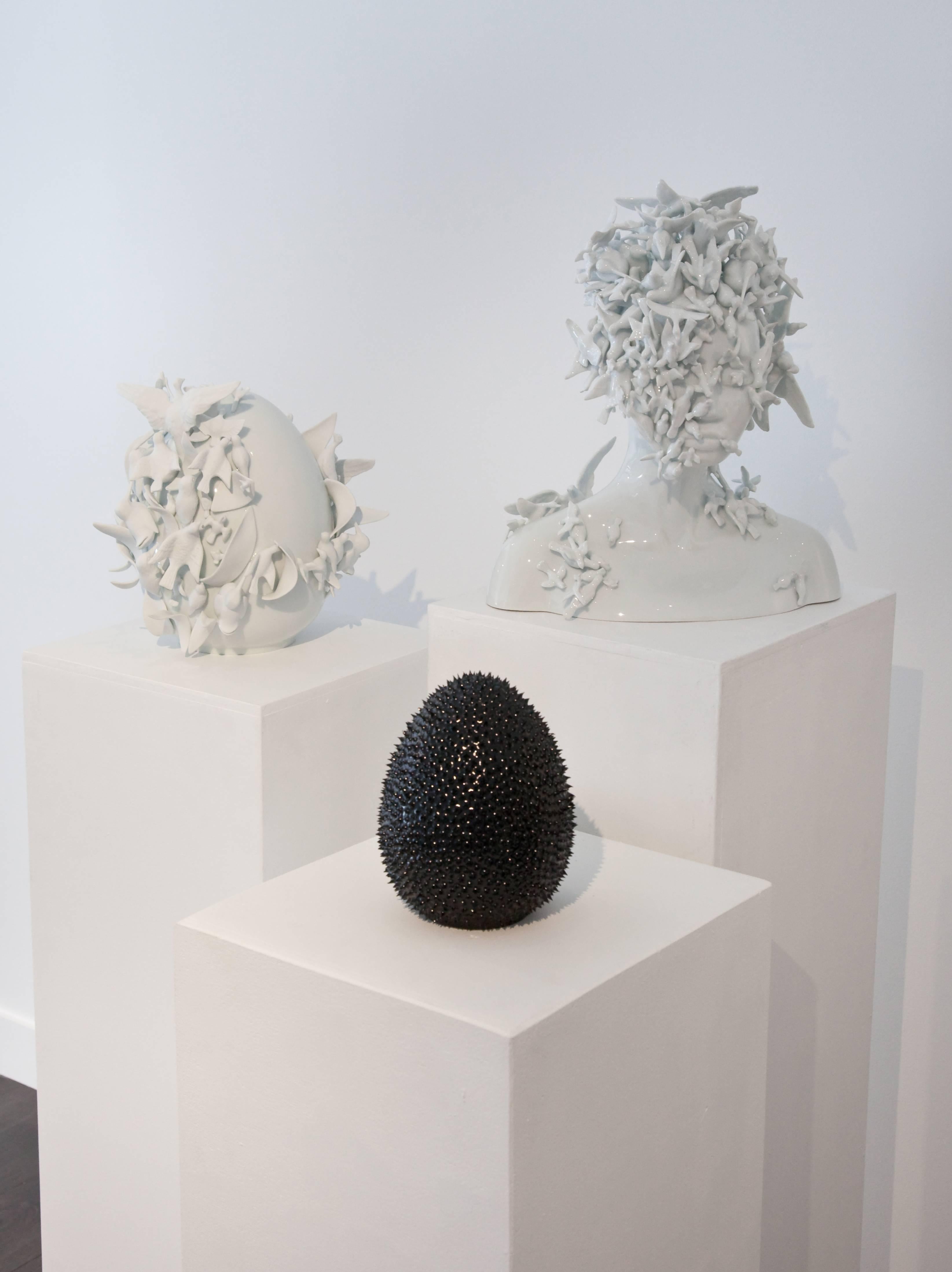 Egg and Rose - Limoges Porcelaine - Enamel - Overglazed black hand-painted - Gray Figurative Sculpture by Juliette Clovis