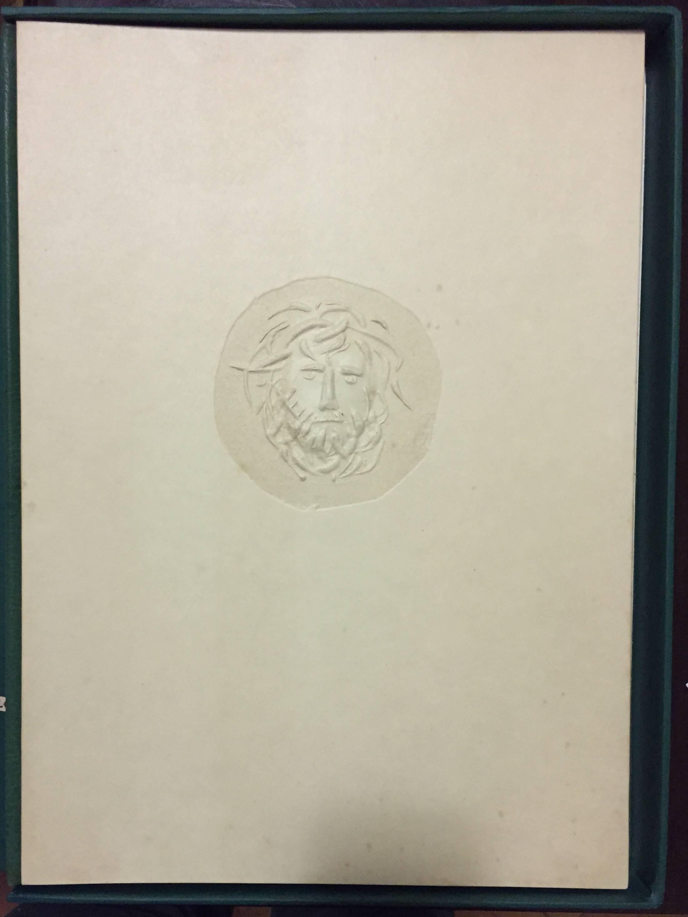 Original editorial cover with slipcase of green cardboard. On the cover, an original medallion sculptured by the artist on cardboard, showing the head / face of Oedipus in relief. Edition of 114 copies including 7 original etchings numbered and