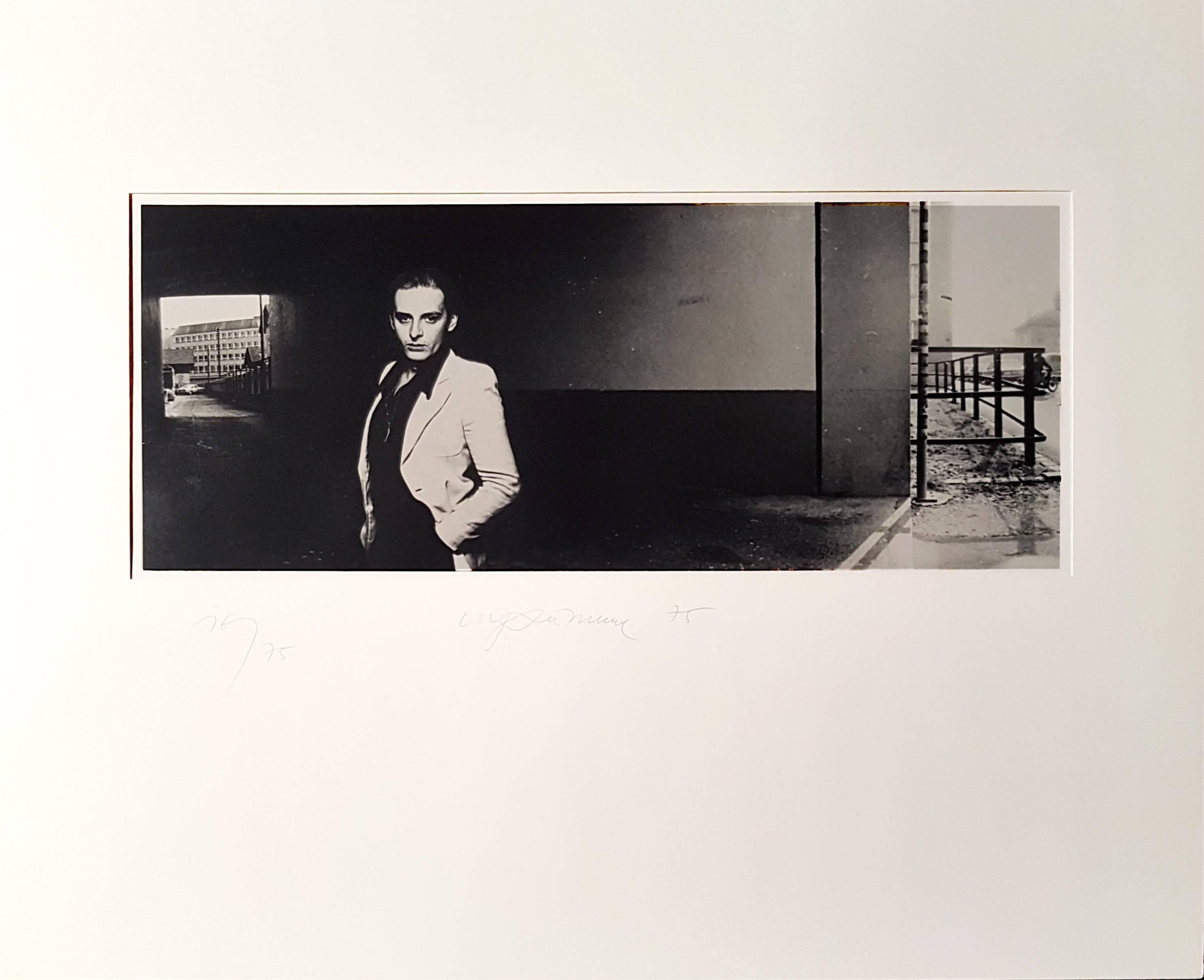 Urs Lüthi Portrait Photograph – Un'isola nell'aria
