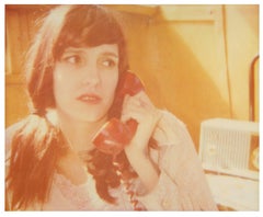 Hoy lo bueno es malo - La chica detrás de la valla blanca - basado en una Polaroid