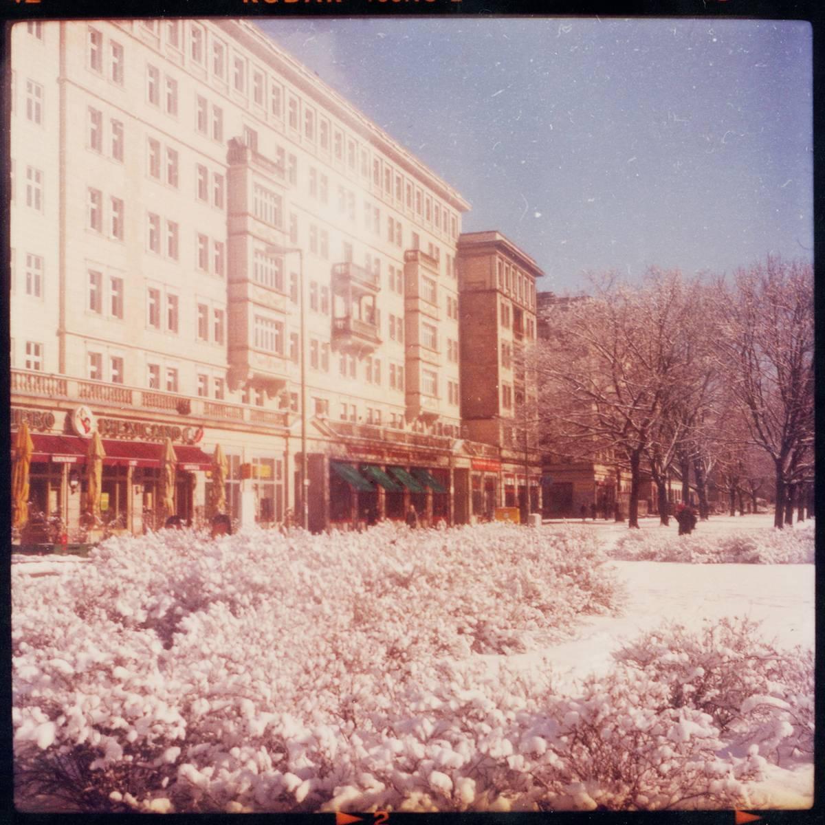 Florian Reischauer Landscape Photograph – Ein Stück Glanz I - Stücke von Berlin