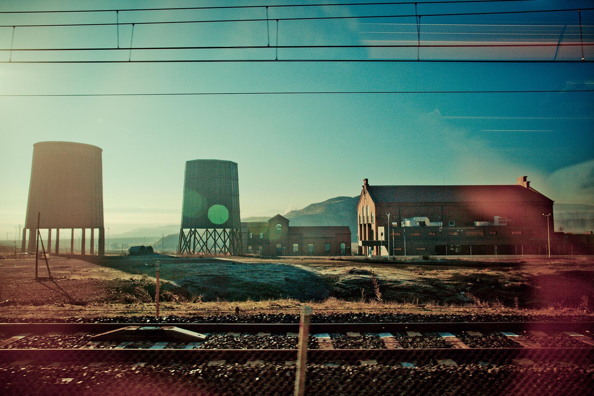 Tao Ruspoli Landscape Photograph - Homage to Giorgio de Chirico