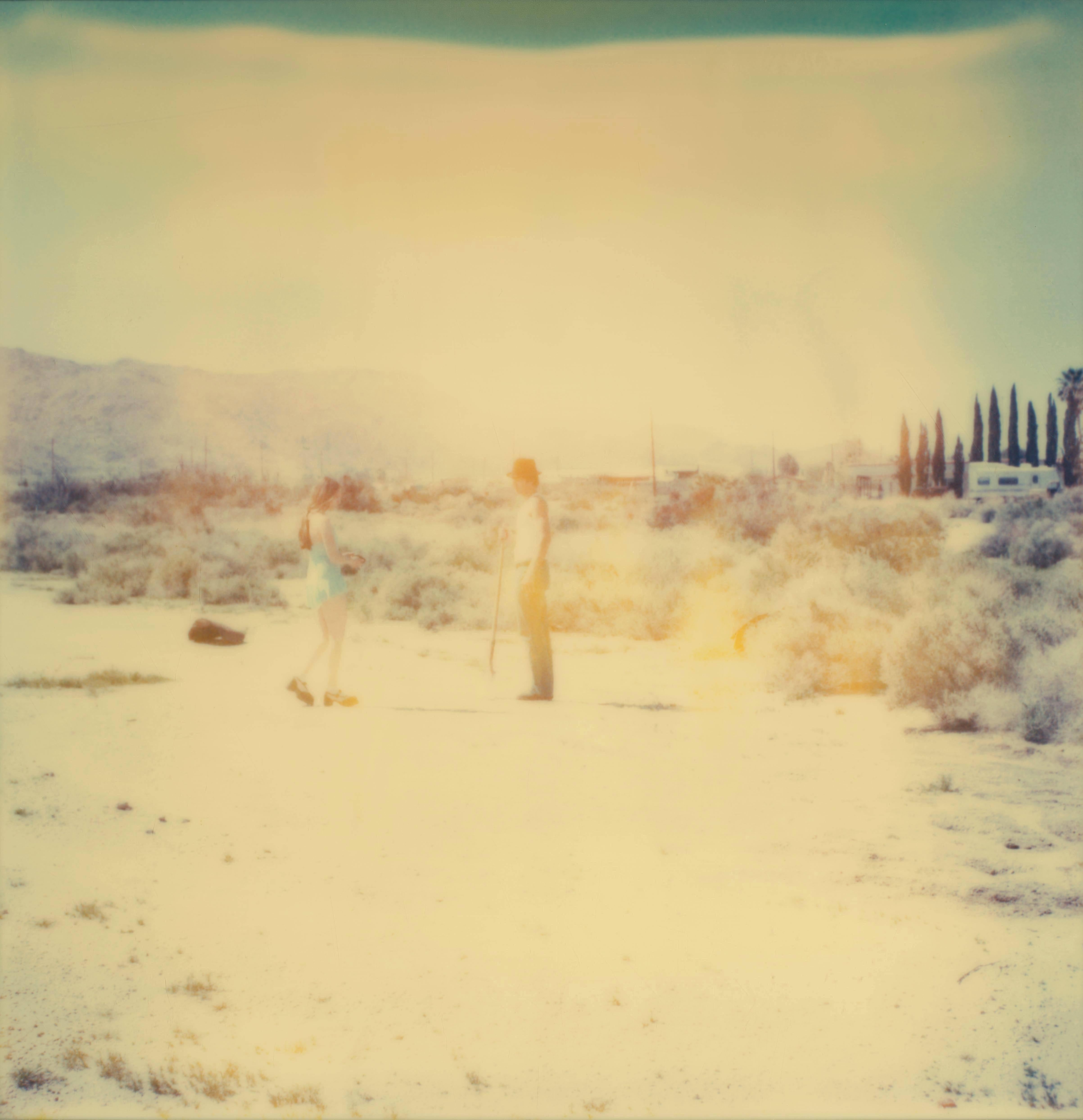 Stefanie Schneider Landscape Photograph – Crow Burial - Zeitgenössisch, Polaroid, Analog, Fotografie, figürlich, 