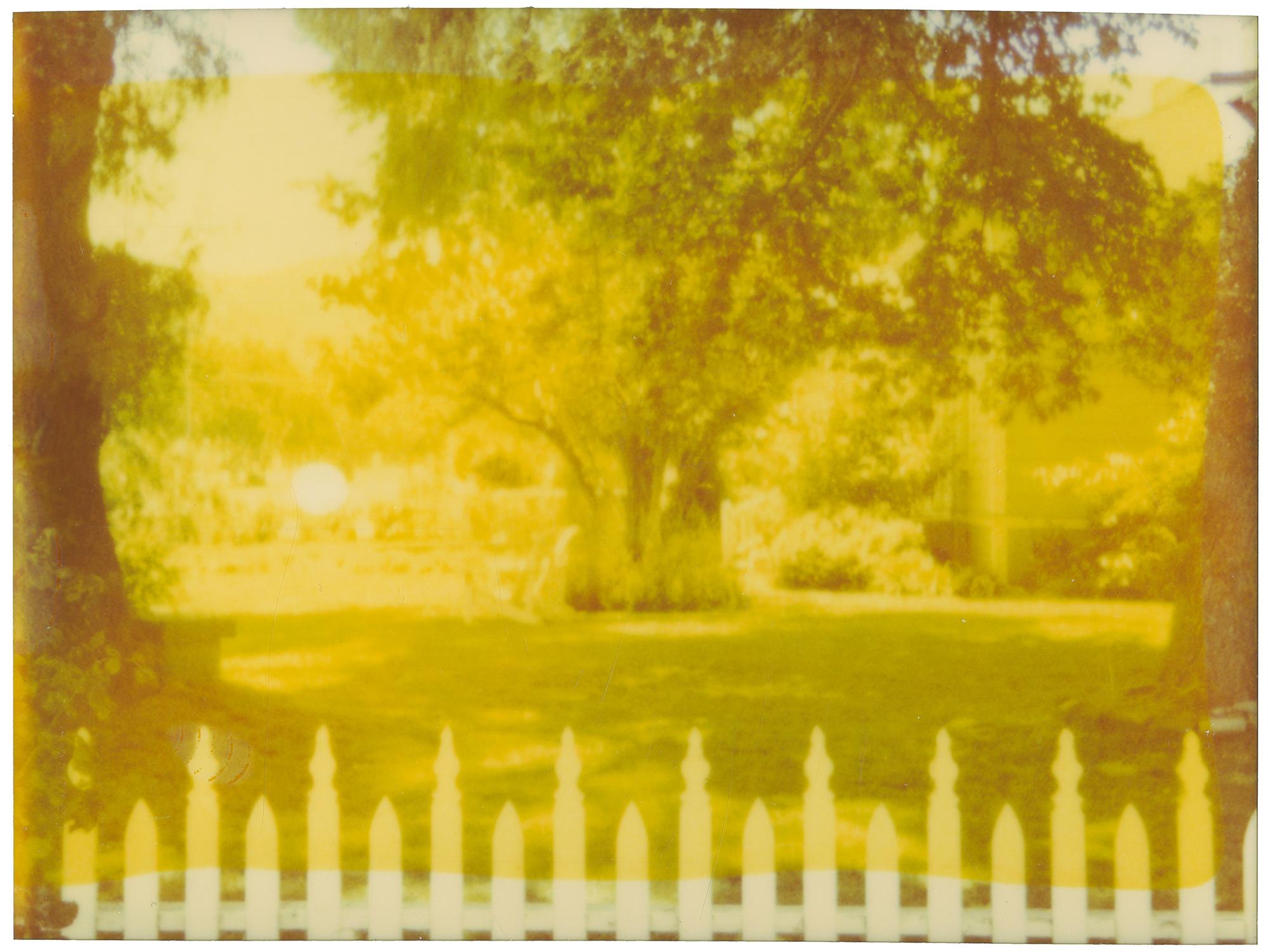 White Picket Fence (Suburbia), diptych, analog, mounted, Polaroid, Photograph (Braun), Landscape Photograph, von Stefanie Schneider