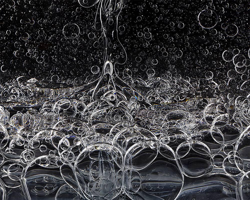 Gravity - Liquid 19 (Large) - Abstract Photograph by Seb Janiak