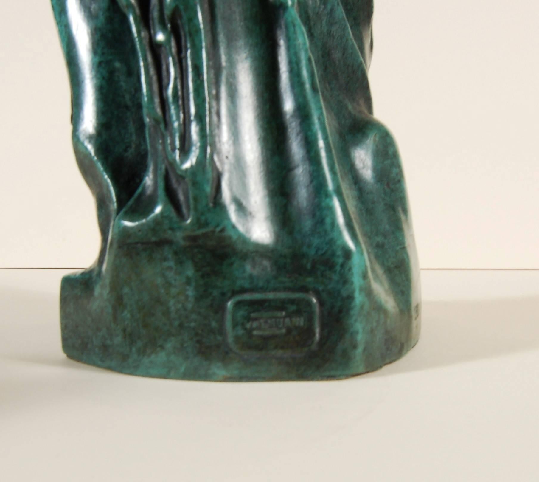 Künstler:	Salvador Dali (spanischer Surrealist:: 1904-1989)
Titel:	Venus von Milo Aux Tiroirs
Jahr:	1964
Mittel:	Bronzeskulptur mit grüner Patina
Auflage:	Gestempelt 172/499 in der Bronze
Unterschrift:	Die Signatur ist in die Bronze