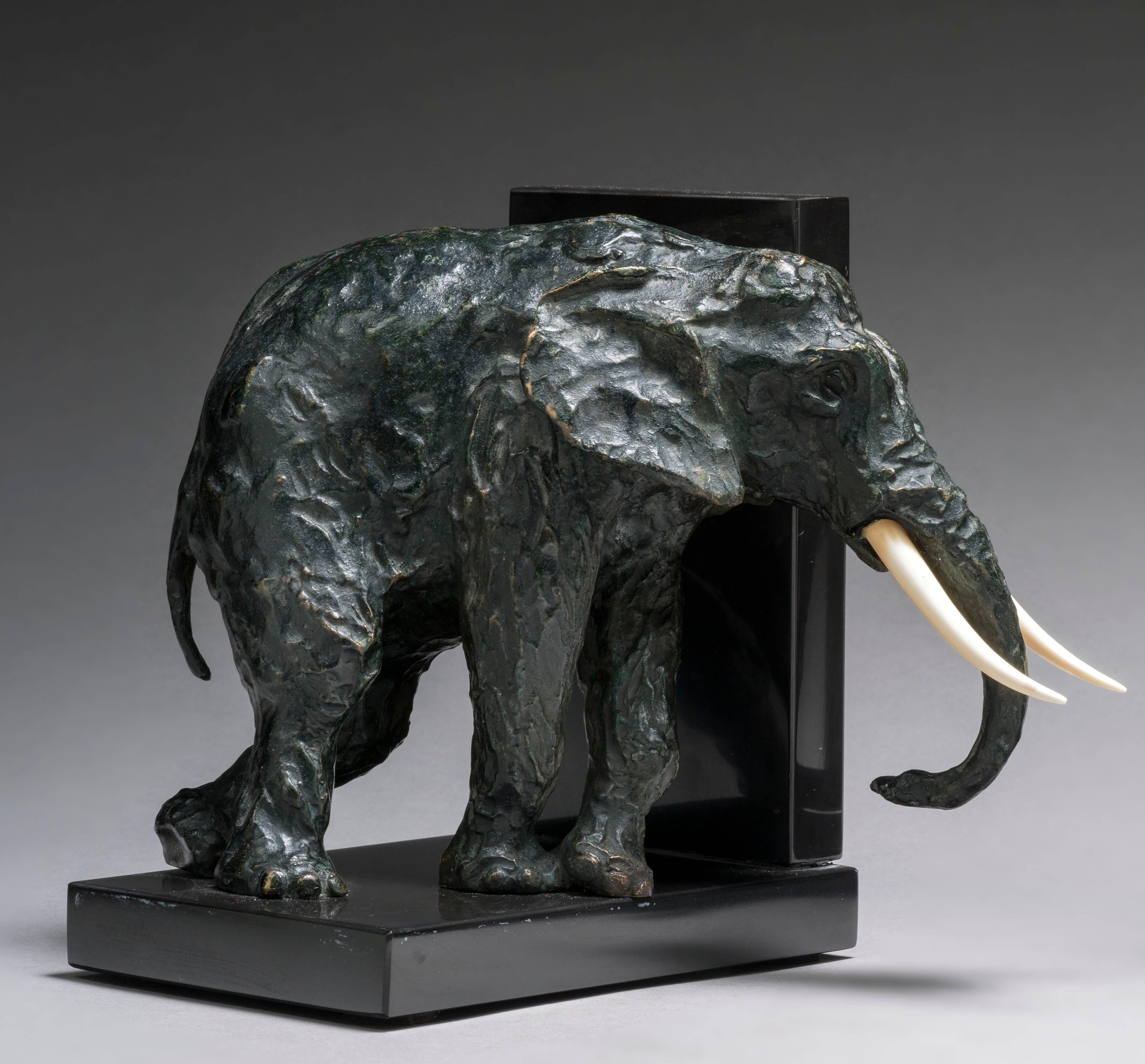 Paire de Serre-livres aux Elephants - Sculpture by Ary Bitter