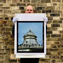 Holen Sie sich „Brighton – Monochrome Architekturfotografie“ als Farbdruck