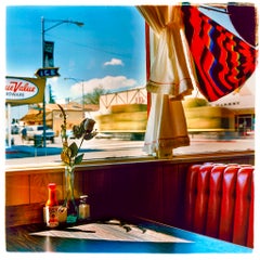 Bonanza Café, Lone Pine, California - Fotografía en color enmarcada de un interior estadounidense