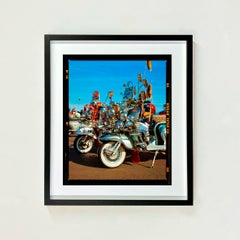 Scooters, Brighton - Lámina fotográfica en color de una Lambretta con cuadro pequeño