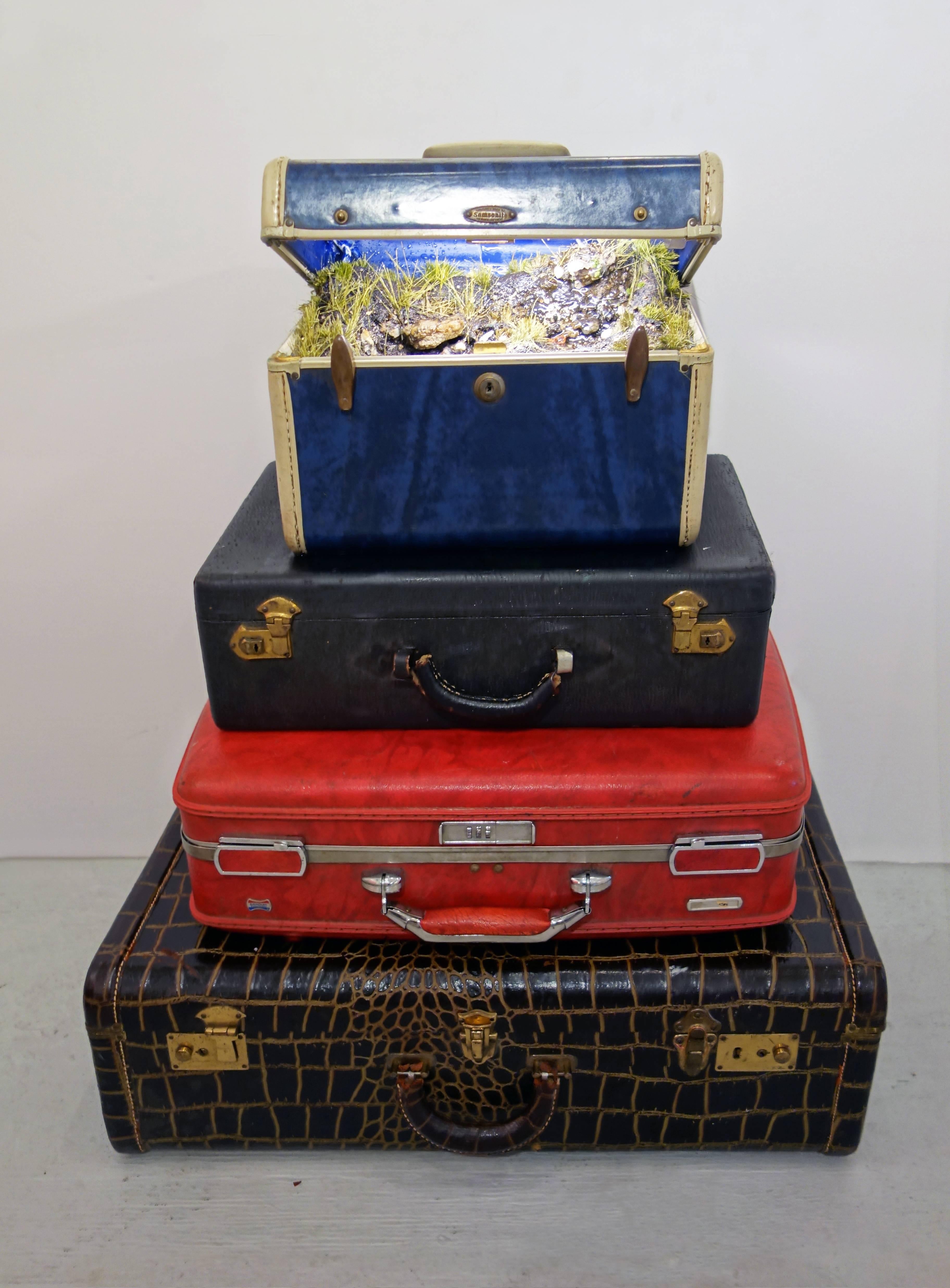 "Paesaggio itinerante" Pila di marmo blu - Mixed Media Art di Kathleen Vance