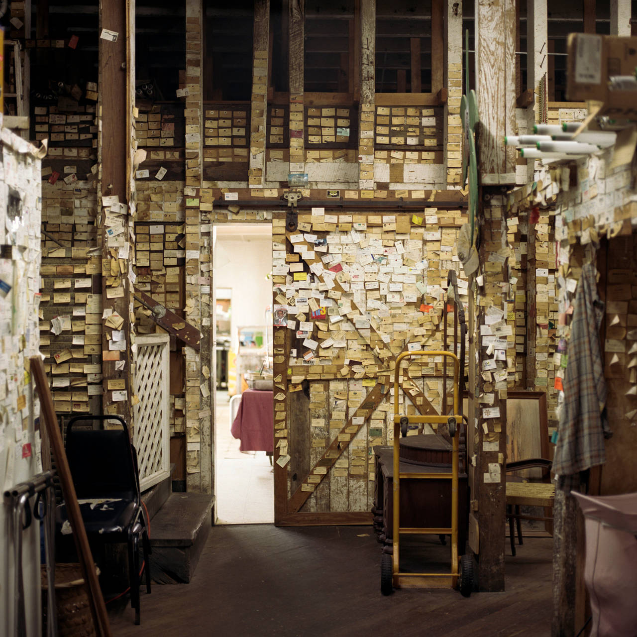 Color Photograph di Walker Pickering - Biglietti da visita