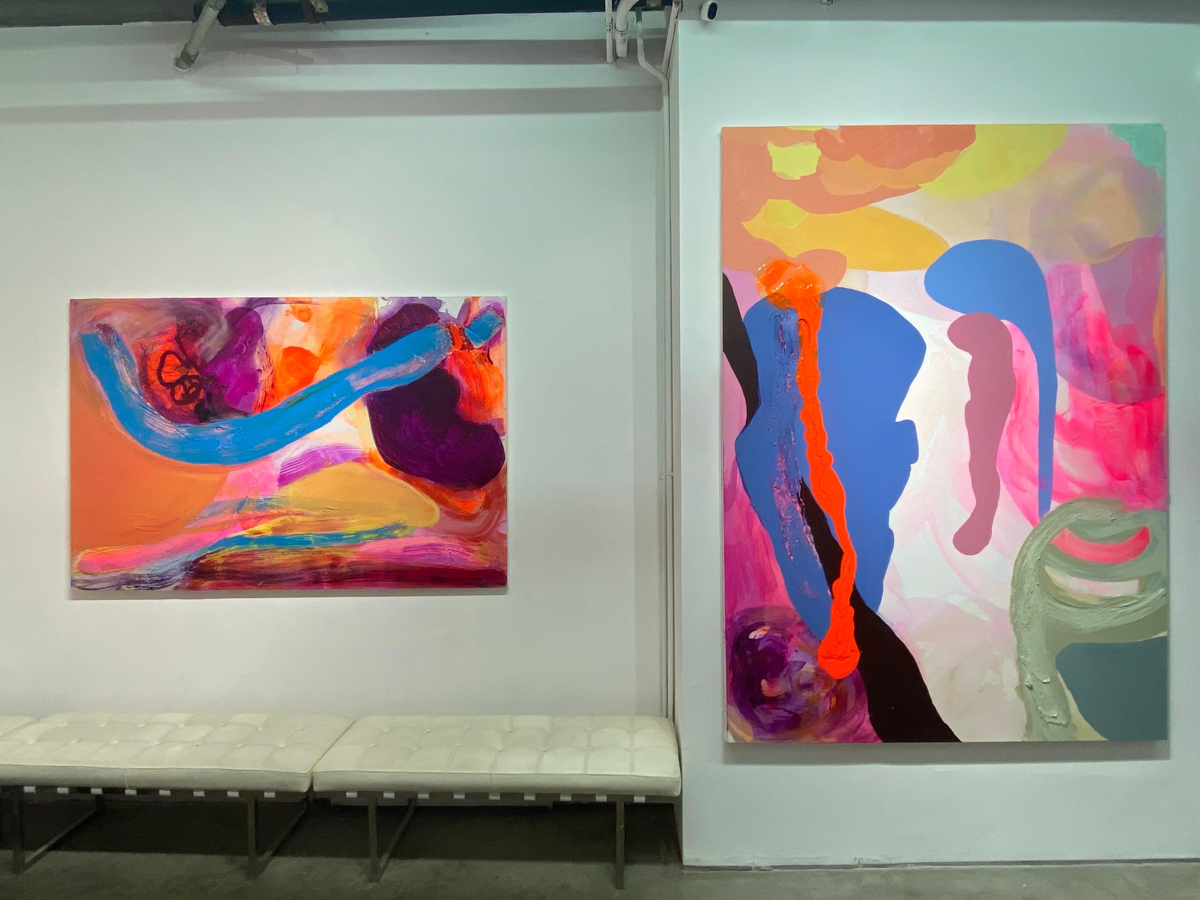 Es handelt sich um ein zeitgenössisches abstraktes Gemälde der New Yorker/ hawaiianischen Künstlerin Debra Drexler.  Vertikale, längliche Formen in Rosa, Lila, Lavendel und Türkisblau erheben sich über ein geschichtetes Feld in Cremeweiß, gebürstet