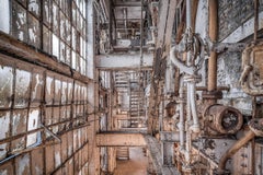 „Boiler House Windows““, 27 Zoll x 40 Zoll, Fotografie des Domino Sugar Refinery in Brooklyn