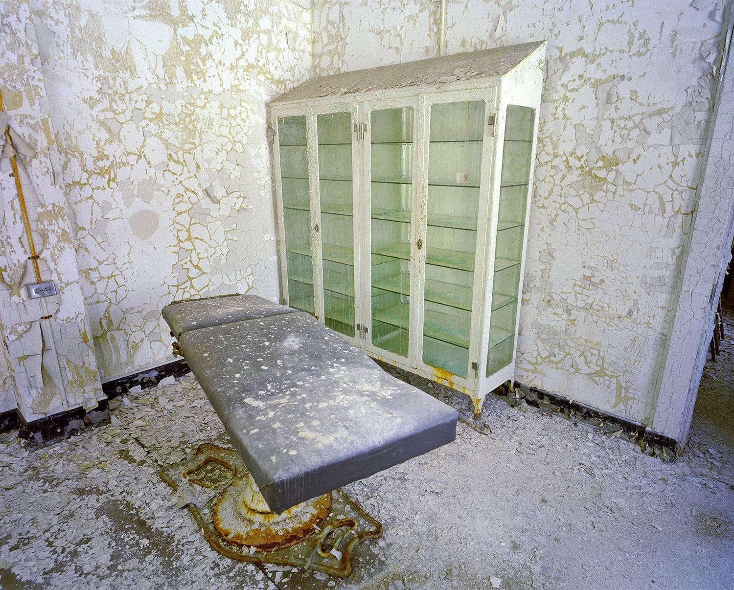 Color Photograph di Phillip Buehler - Tabella d'esame