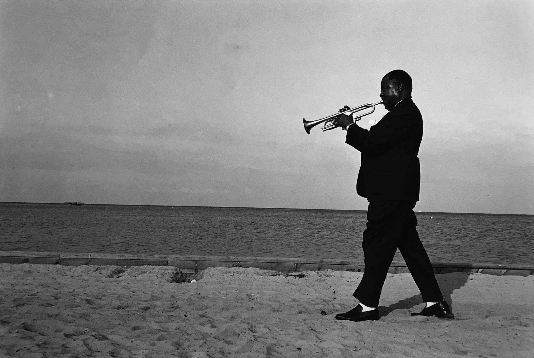 Rolf Gillhausen Black and White Photograph - Louis Armstrong
