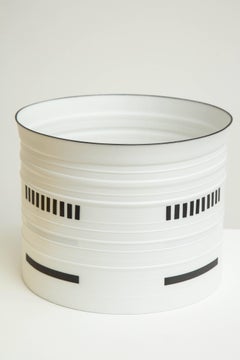 Vaso in porcellana bianca e nera di Bodil Manz, prodotto in Danimarca