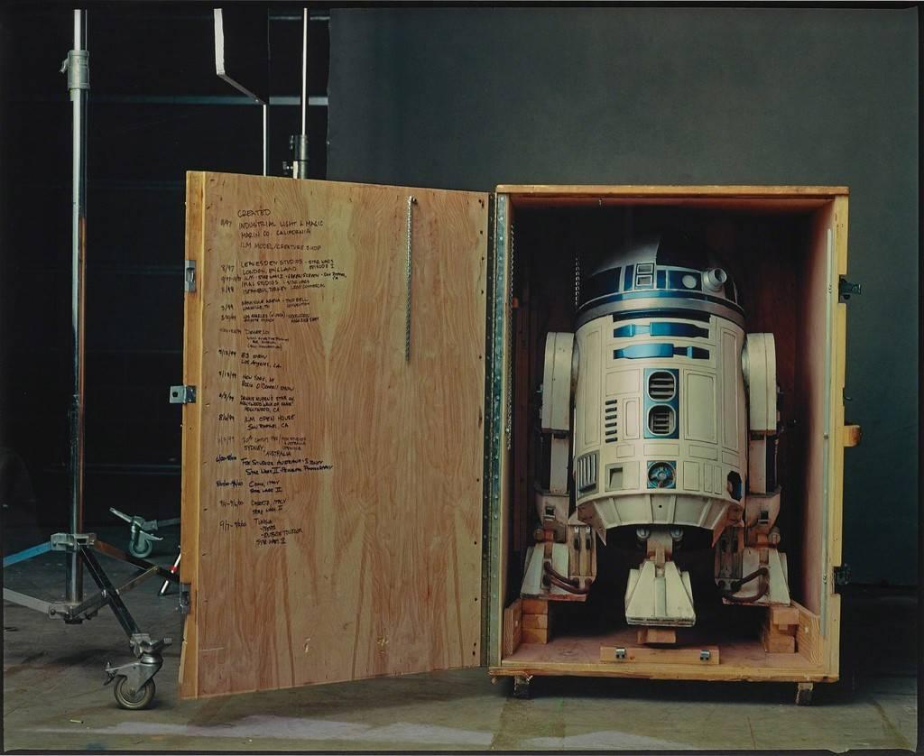 Annie Leibovitz Portrait Photograph - R2-D2, Pinewood Studios, London, 2000