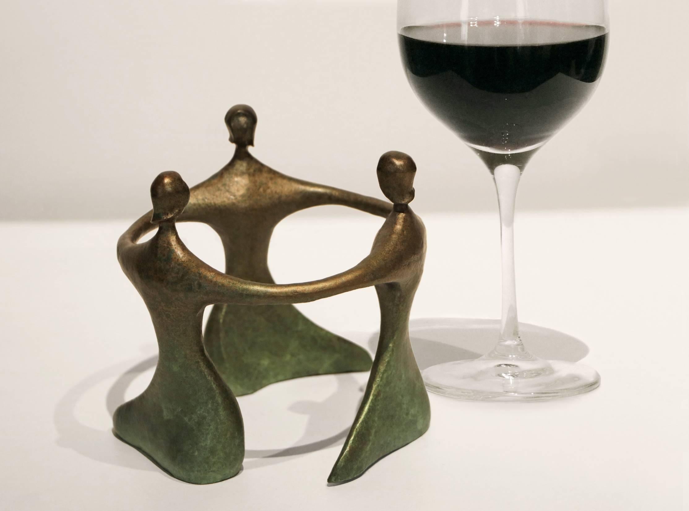 Mini-cercle de cercle - Or Figurative Sculpture par Robert Holmes