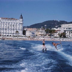 Cannes Watersports, 1958 – C-Type-Abzug in limitierter Auflage aus dem Nachlass von Slim Aarons