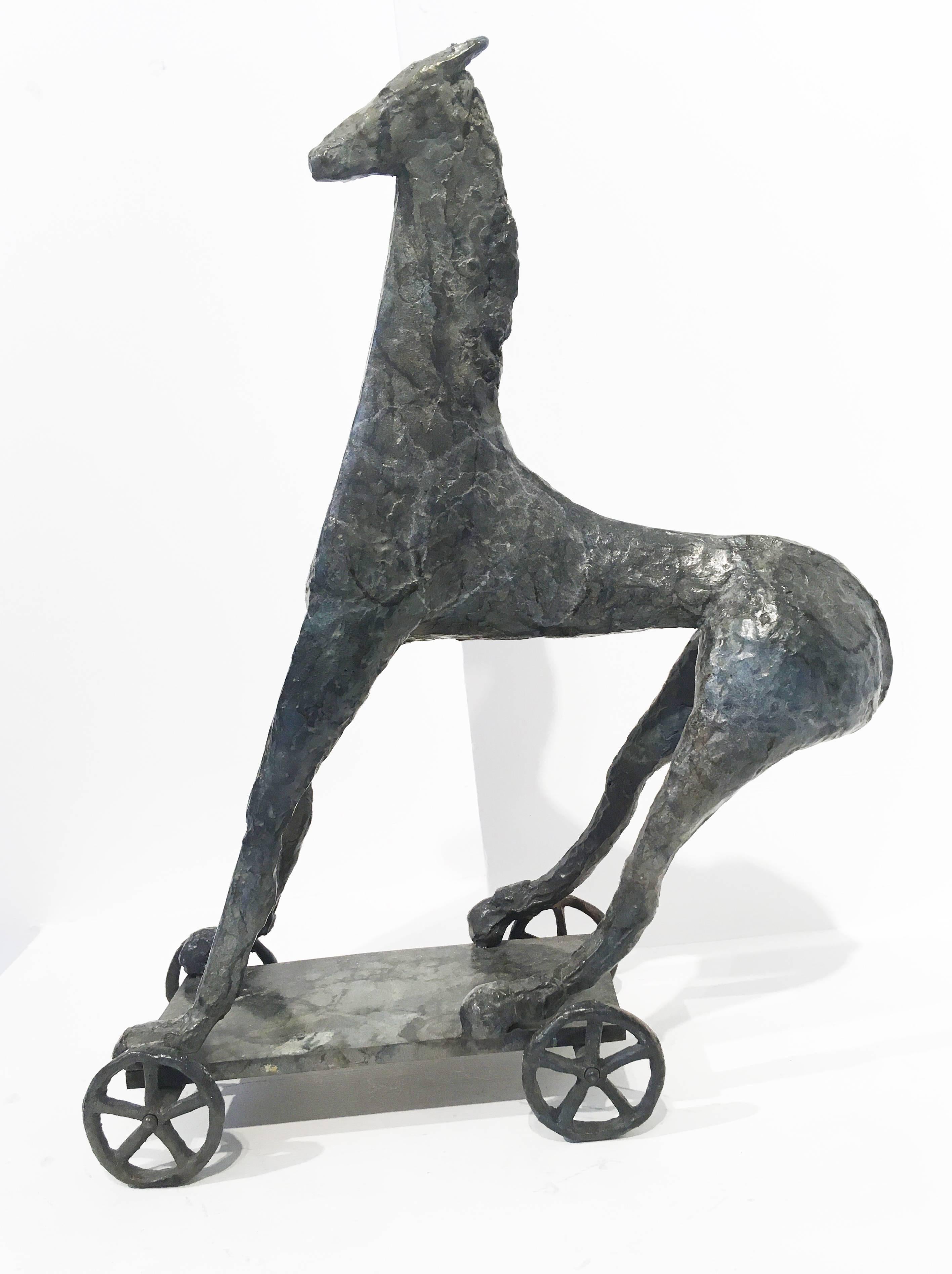 Figurative Sculpture Sara Ingleby-Mackenzie - Sculpture contemporaine en bronze représentant un cheval figuratif de style Défault grec 