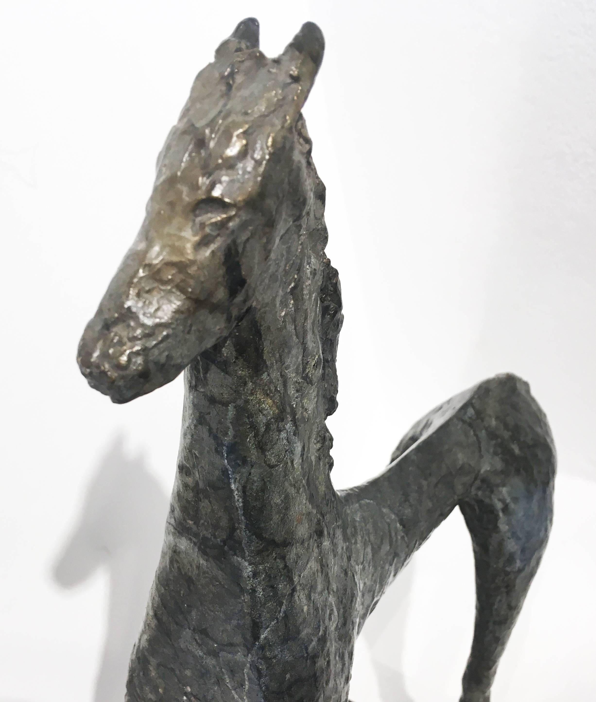 Sculpture contemporaine en bronze représentant un cheval figuratif de style Défault grec  en vente 2