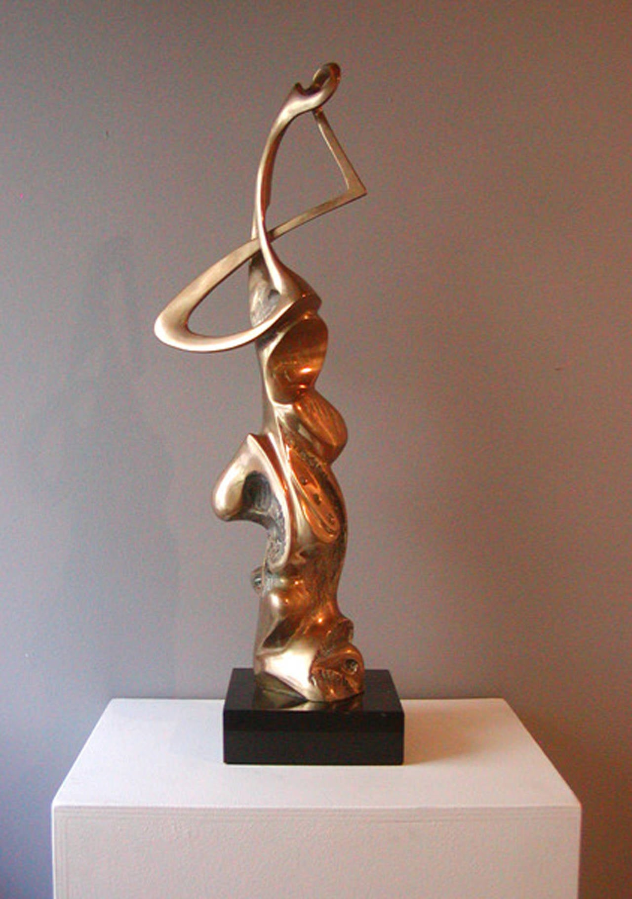 La Puritana - Sculpture by Grediaga Kieff