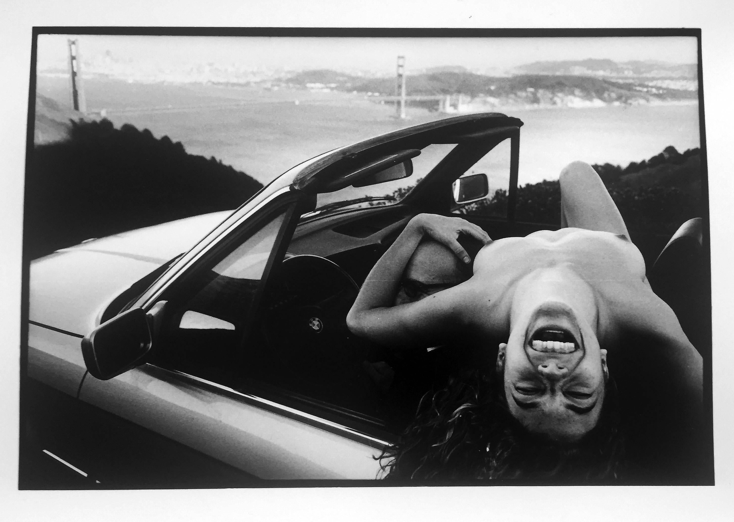 Kate #15, Vintage-Fotografie eines weiblichen Akts aus Gelatinesilber an der Golden Gate Bridge
