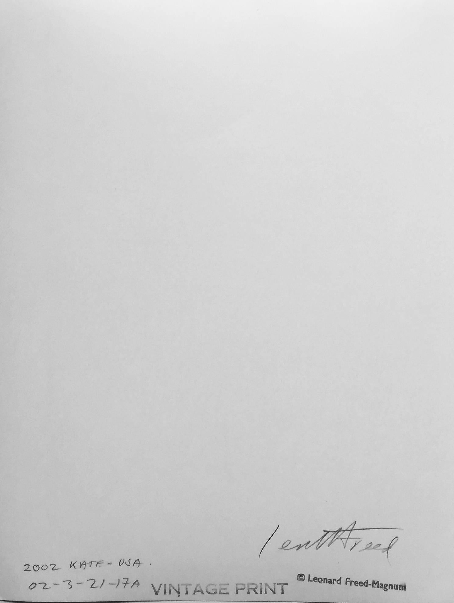 Nudo femminile, fotografia di ritratto in bianco e nero, Kate #9 di Leonard Freed in vendita 1